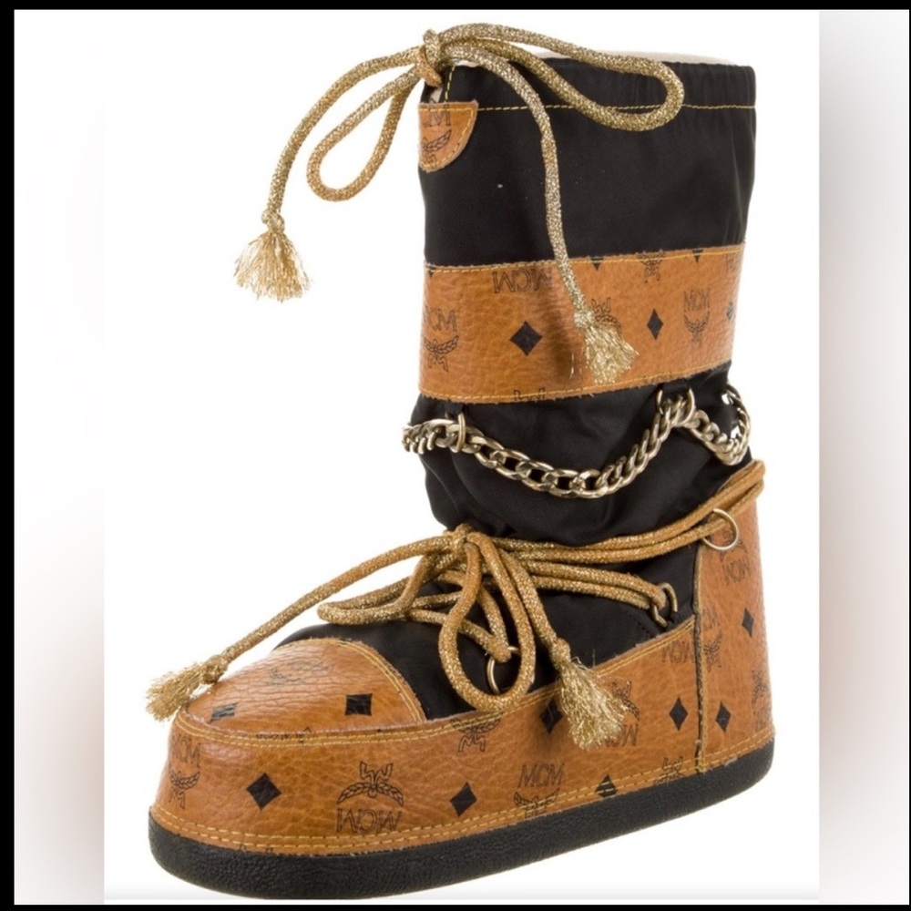 MCM SIGNATURE LEATHER MONOGRAM SNOW BOOTS WITH CHAIN ACCESSORIES SIZE 11 41-43